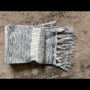 Knit scarf